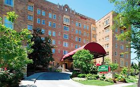 Courtyard Kansas City Country Club Plaza